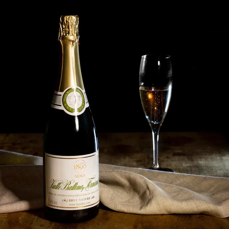 SIDRA VALLE BALLINA Y FERNÁNDEZ D.O.P.  Sidra asturiana D.O.P.