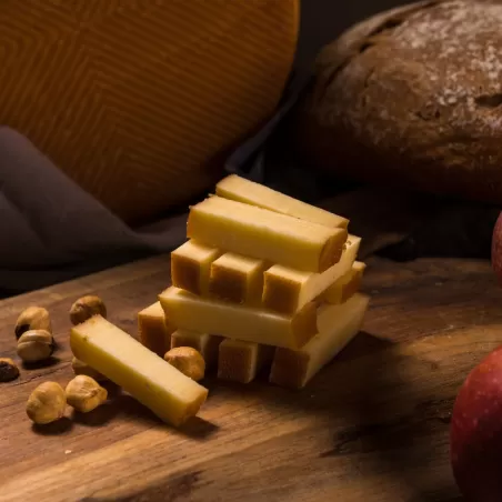 Queso ahumado de pria en formato grande para clientes mayoristas 