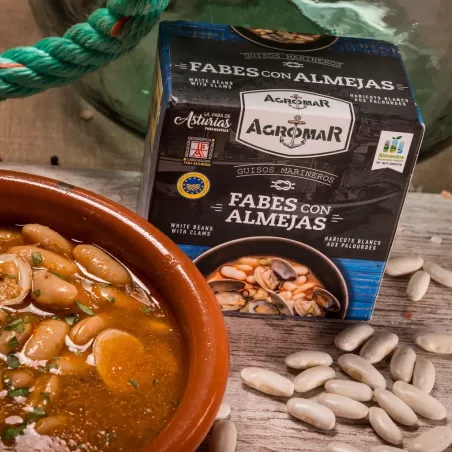 Beans with clams, very famous dish in spain cousine 